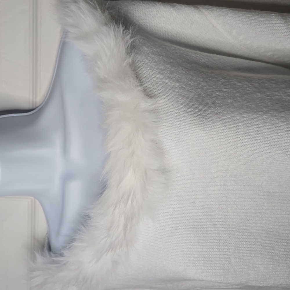 White Soft Sweater Furry Collar 1X - Picture 3 of 7
